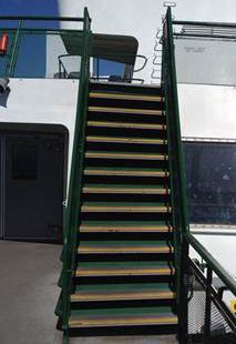 Two tone step covers on vessel